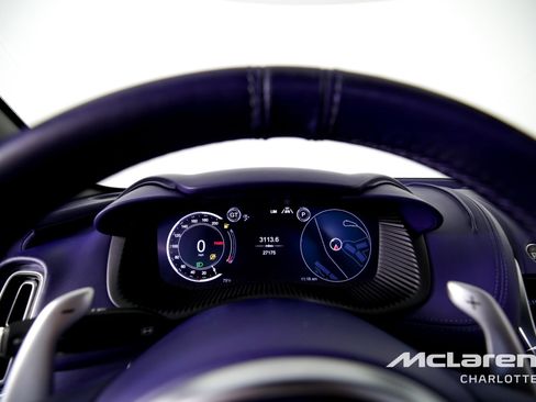 Used 2021 Aston Martin DBX image 13