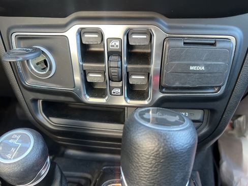 Used 2021 Jeep Wrangler Unlimited Sport S image 28