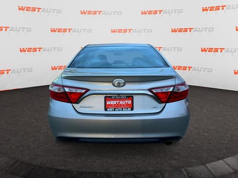 Used 2017 Toyota Camry SE image 4