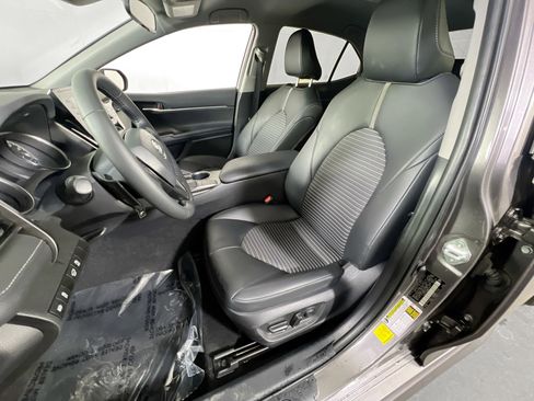 Used 2022 Toyota Camry SE image 19