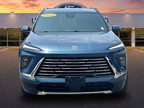 Used 2025 Buick Enclave Preferred FWD image 3