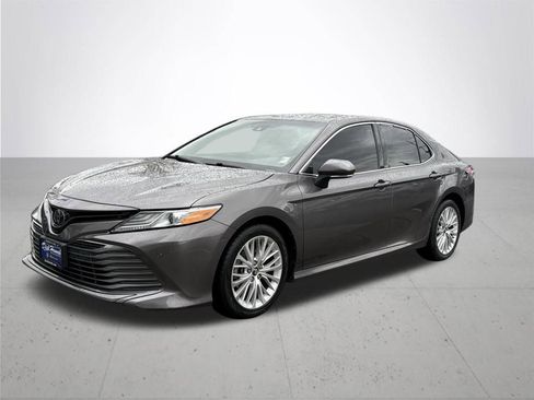 Used 2018 Toyota Camry L image 2