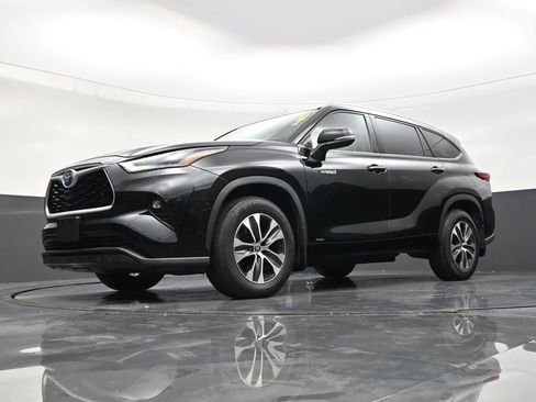 Used 2021 Toyota Highlander XLE AWD/4WD image 20
