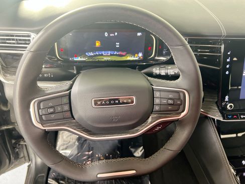 Used 2022 Jeep Wagoneer Series III w/ Flexible Seating Group AWD/4WD image 11