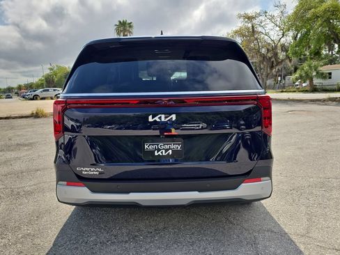 New 2026 Kia Carnival FWD image 7