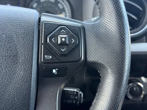 Used 2017 Toyota Tacoma TRD Off-Road w/ Premium & Technology Package AWD/4WD image 26