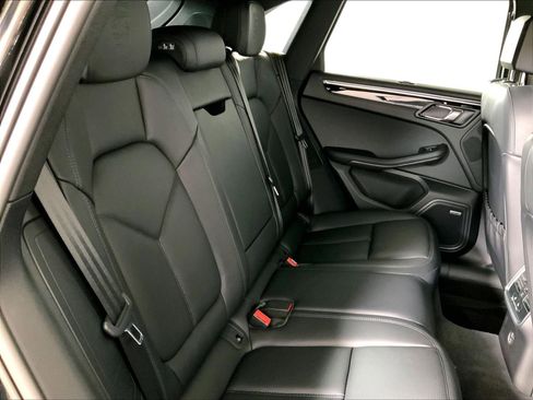 Used 2026 Porsche Macan AWD/4WD image 23
