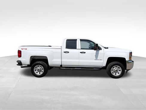 Used 2019 Chevrolet Silverado 2500 W/T AWD/4WD image 2