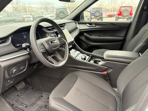 Used 2025 Jeep Grand Cherokee Laredo w/ Trailer Tow Package image 12