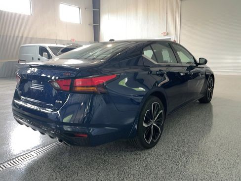 Used 2023 Nissan Altima 2.5 SR w/ SR Premium Package AWD/4WD image 18