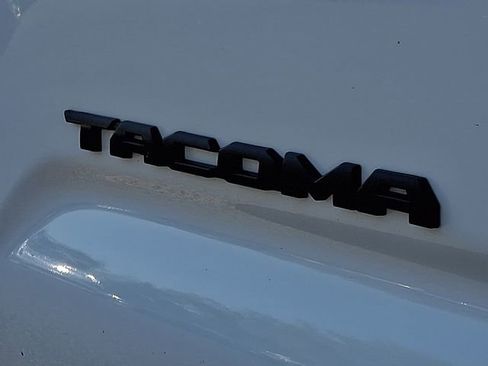 Used 2022 Toyota Tacoma SR AWD/4WD image 29
