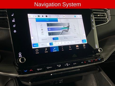 Used 2023 Jeep Wagoneer L Series III w/ Preferred Equipment Group image 10