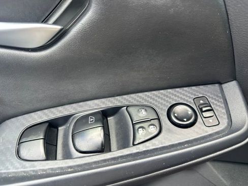 Used 2024 Nissan Sentra SV FWD image 31