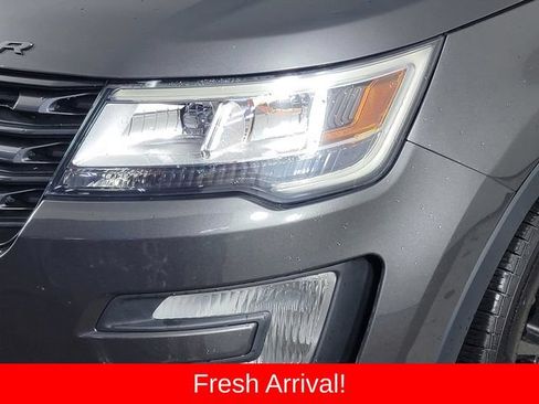 Used 2017 Ford Explorer XLT w/ Equipment Group 202A AWD/4WD image 9