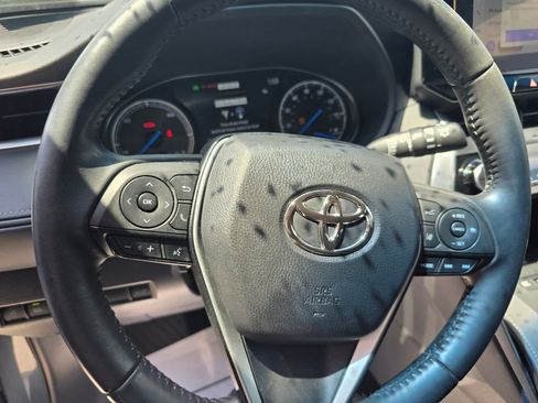 Used 2023 Toyota Venza LE AWD/4WD image 15