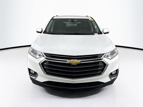 Used 2020 Chevrolet Traverse LT image 3