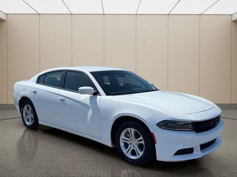 Used 2022 Dodge Charger SXT RWD image 2
