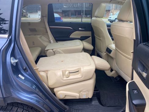 Used 2017 Toyota Highlander AWD V6 image 61