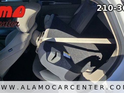 Used 2017 Ford Fusion SE image 33