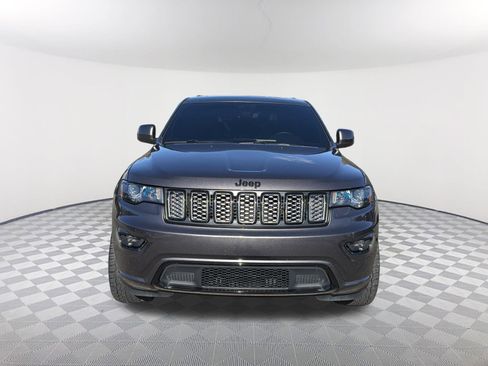 Used 2020 Jeep Grand Cherokee Altitude image 2
