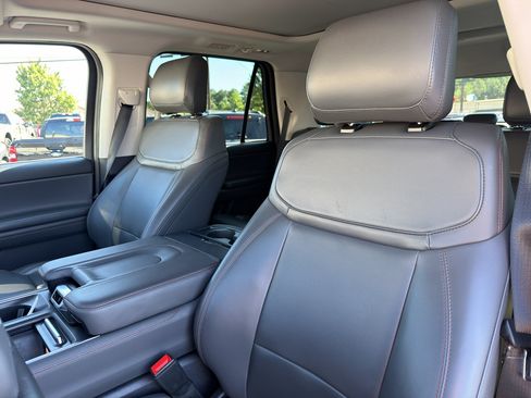 Used 2025 Ford Expedition Active AWD/4WD image 19