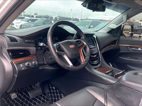 Used 2018 Cadillac Escalade ESV Luxury image 18