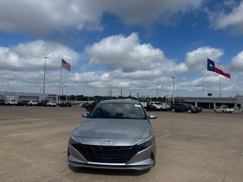 Used 2021 Hyundai Elantra SEL w/ Convenience Package FWD image 6