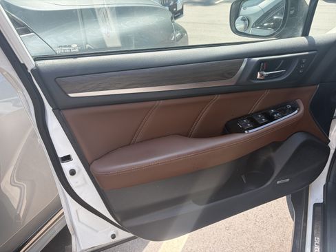 Used 2019 Subaru Outback 3.6R Touring w/ Popular Package #3A AWD/4WD image 2