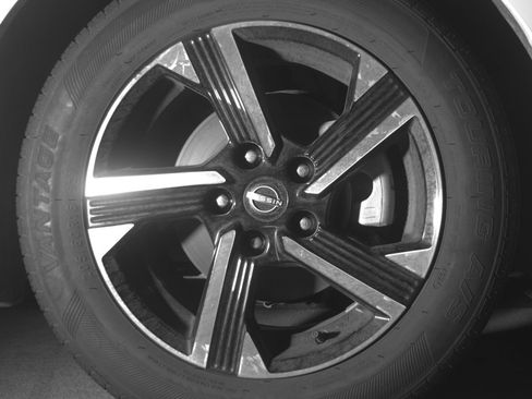 Used 2025 Nissan Sentra SV image 13