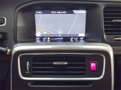 Used 2018 Volvo V60 T5 Dynamic w/ Vision Package image 17