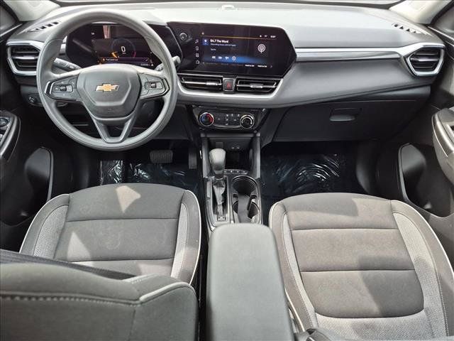 Used 2025 Chevrolet TrailBlazer LT AWD/4WD image 16