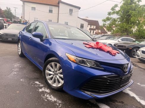 Used 2018 Toyota Camry LE FWD image 4