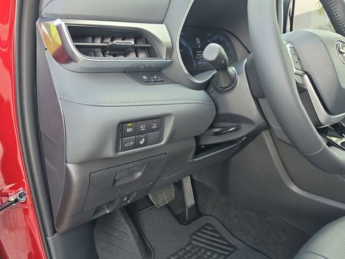New 2026 Toyota Highlander Limited AWD/4WD image 11