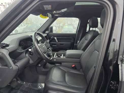 Used 2024 Land Rover Defender 130 X-Dynamic SE image 22