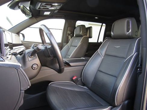 Used 2021 Cadillac Escalade ESV Premium Luxury w/ LPO, Radiant Package AWD/4WD image 11