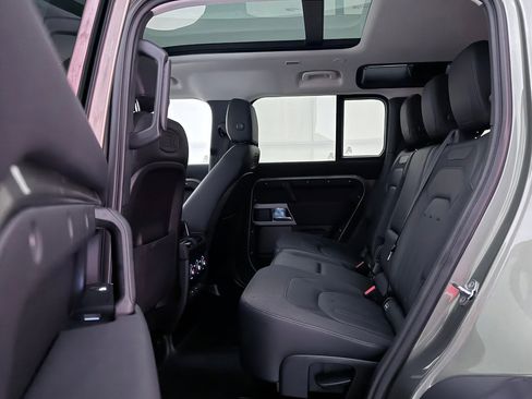 Used 2020 Land Rover Defender 110 First Edition image 22