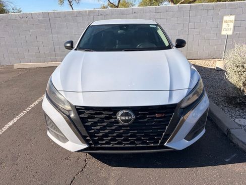 Used 2023 Nissan Altima 2.5 SR FWD image 3