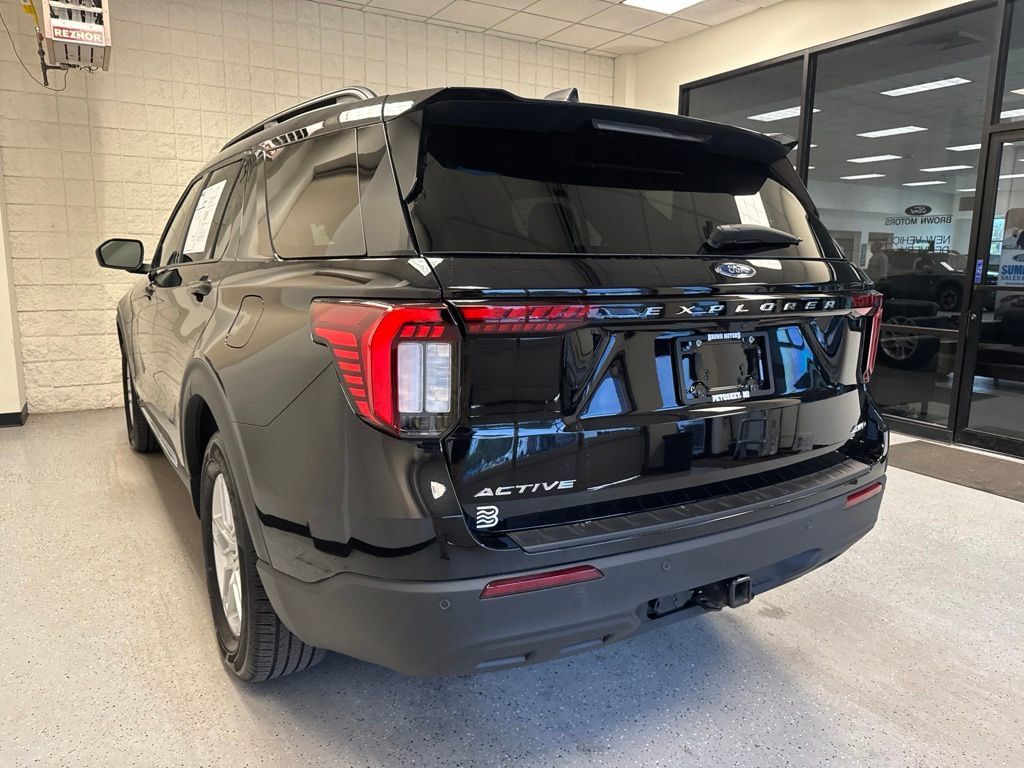 Used 2025 Ford Explorer Active AWD/4WD image 39