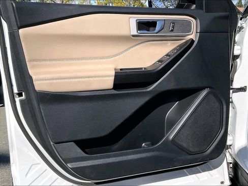 Used 2020 Ford Explorer XLT w/ Equipment Group 202A image 24