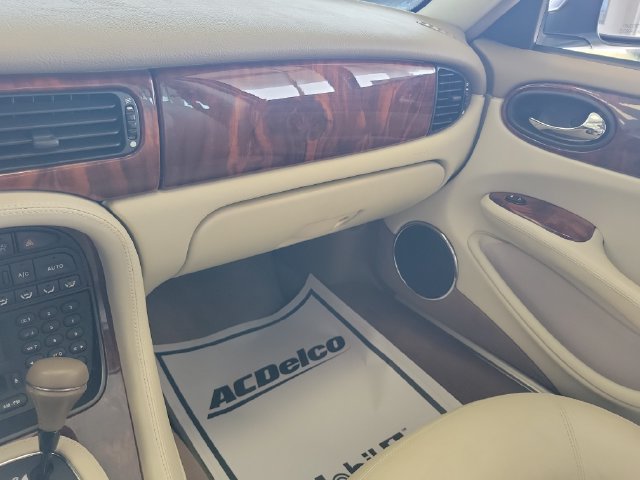 Used 2000 Jaguar XJ8 RWD image 26