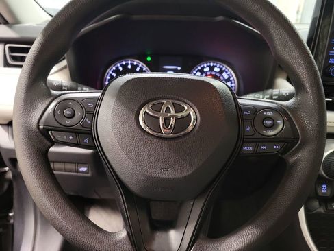 Used 2021 Toyota RAV4 XLE w/ Convenience Package FWD image 18