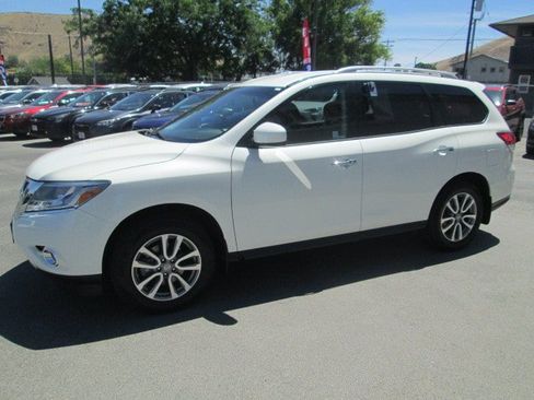 Used 2015 Nissan Pathfinder SV AWD/4WD image 3