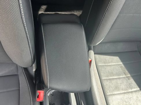 Certified 2022 Volkswagen Taos SE FWD image 36