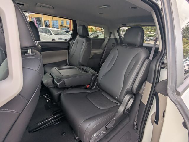 New 2027 Kia Carnival FWD image 14