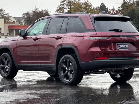 New 2025 Jeep Grand Cherokee Altitude AWD/4WD image 5