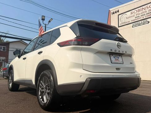 Used 2024 Nissan Rogue S AWD/4WD image 8