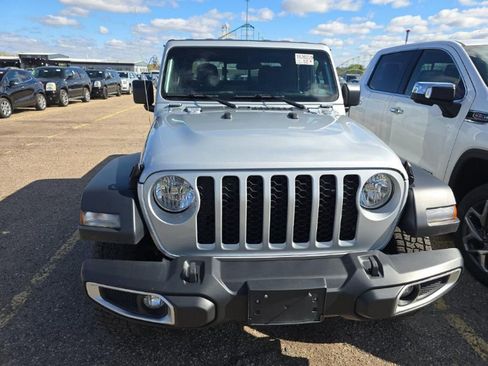 Used 2023 Jeep Gladiator Sport AWD/4WD image 3
