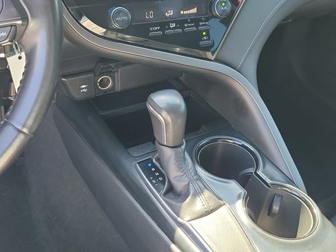 Used 2019 Toyota Camry SE FWD image 27