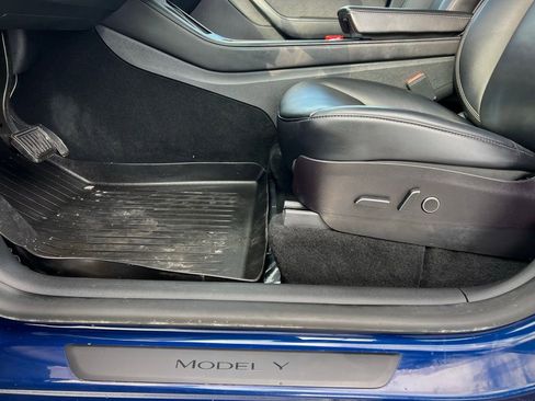 Used 2021 Tesla Model Y Long Range image 35