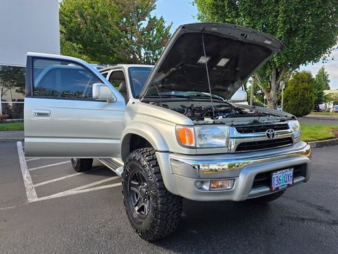 Used 2002 Toyota 4Runner SR5 AWD/4WD image 26